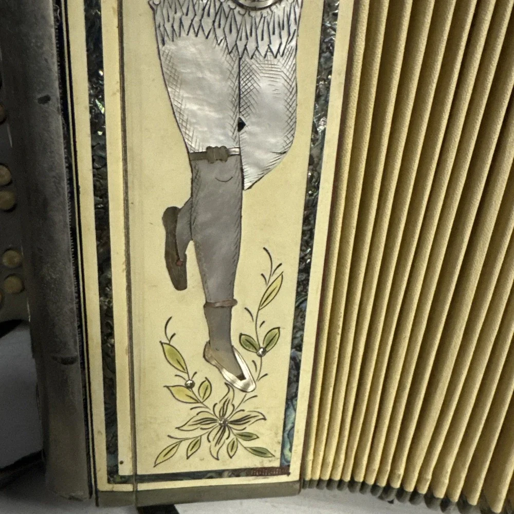 Vtg BUTTON ACCORDION With Inlaid Mother Of Pearl Antique Dancing‎ Girl Flowers